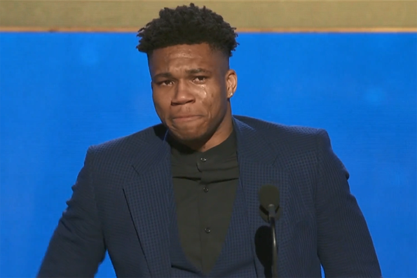 皇冠体育-字母哥遭遇二十持续失利，巴塞罗那教练压力巨大！赢得满堂喝彩的简单介绍-皇冠体育