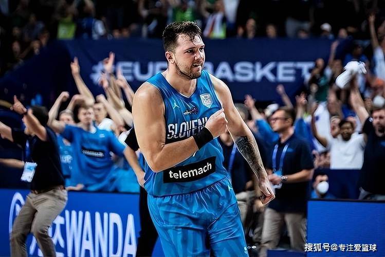 夺冠引发热议!,东契奇在热火比赛中表现优异再创辉煌时刻 夺冠引发热议!,东契奇在热火比赛中表现优异再创辉煌时刻