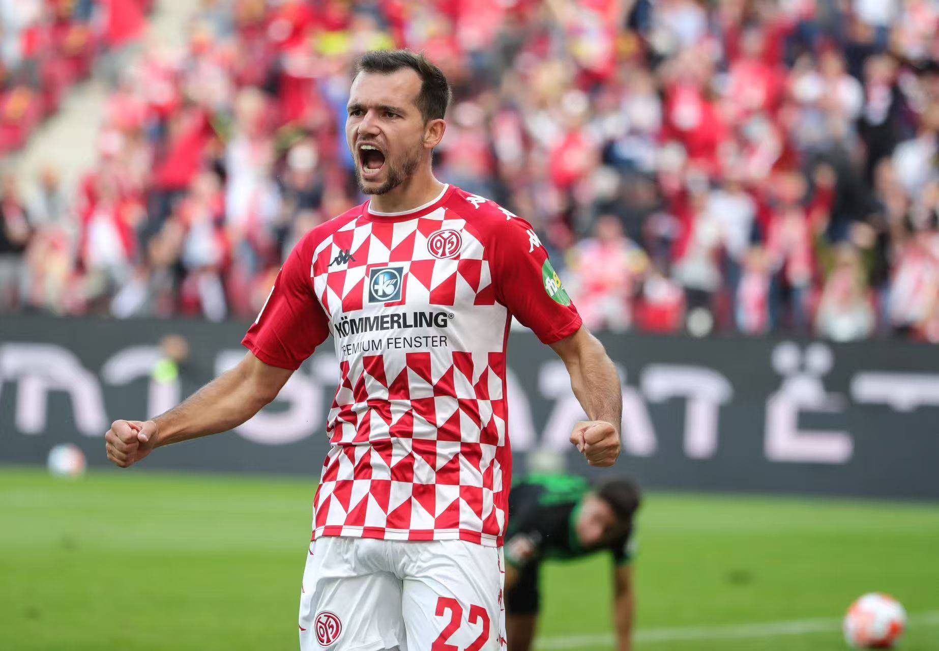 关于冲刺阶段德甲焦点战，门兴格拉德巴赫防线松动，悬念犹存，纪律约束更严格的信息